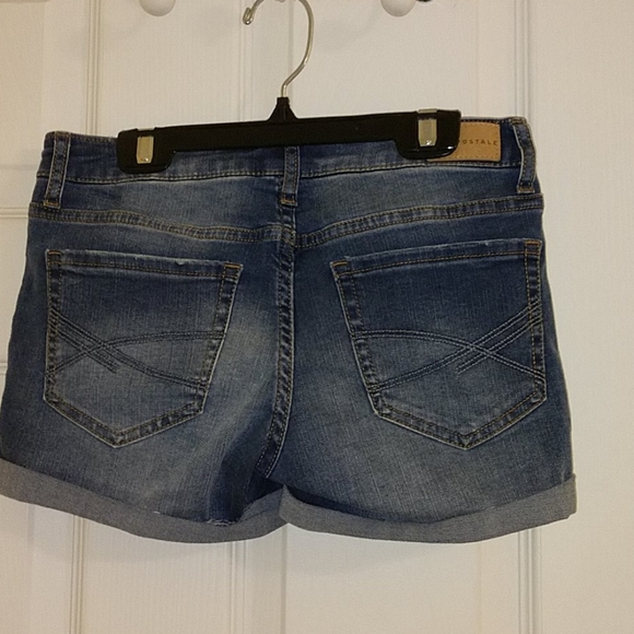 Shorts - Picture 2 of 3